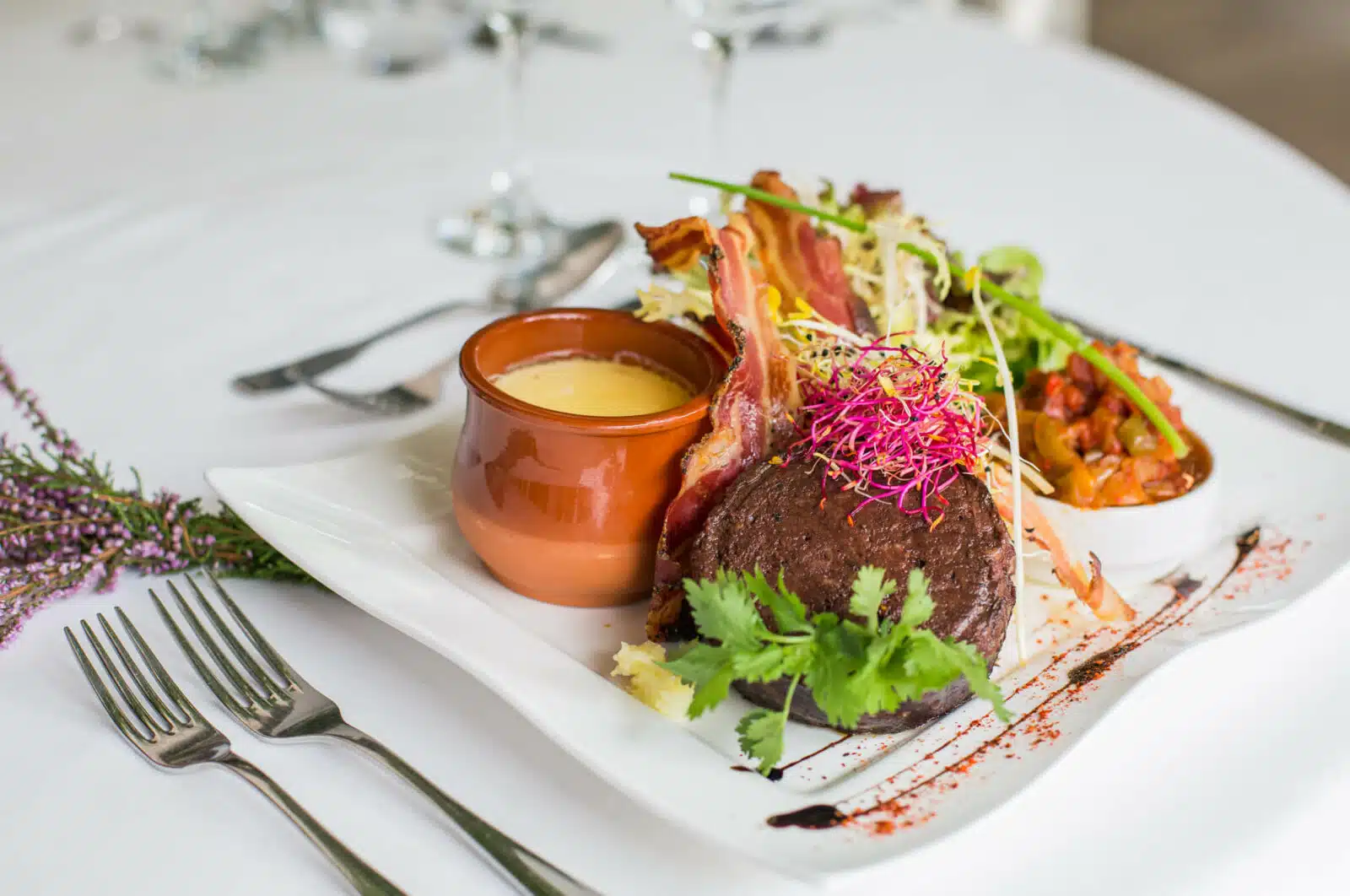 plat typique du pays basque, viande rouge